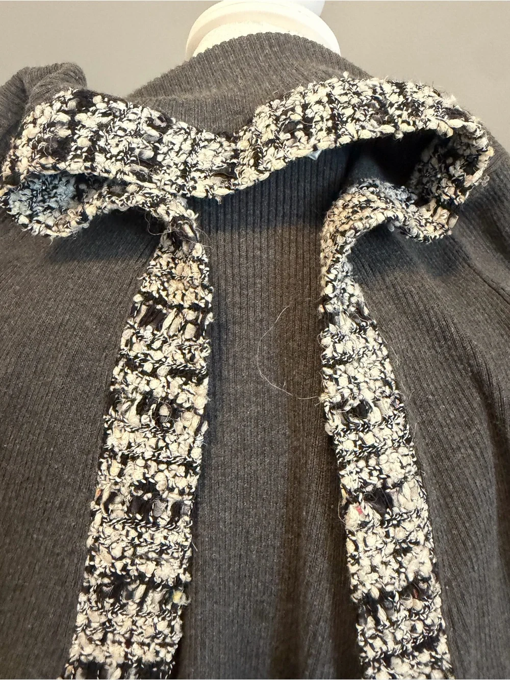 CHANEL Vintage 04P Charcoal Grey Knit Tweed Trim Cardigan Jacket FR 38 / US 6